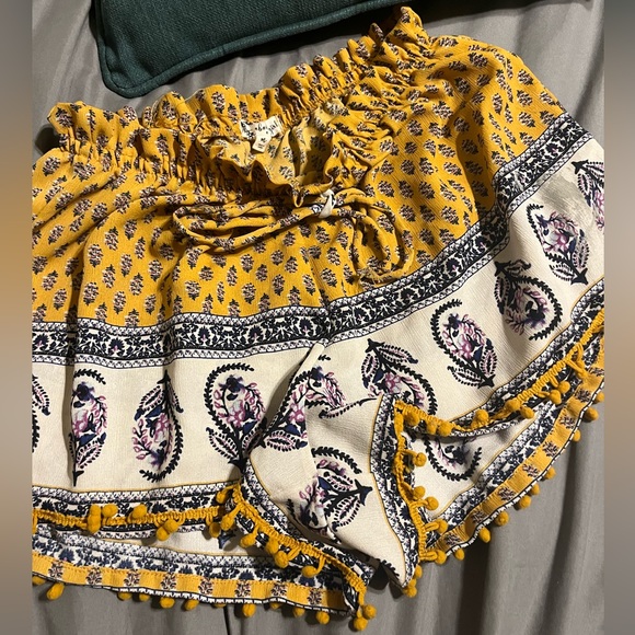 About a Girl Gold Coast Medium Yellow and Blue Shorts - Picture 1 of 4